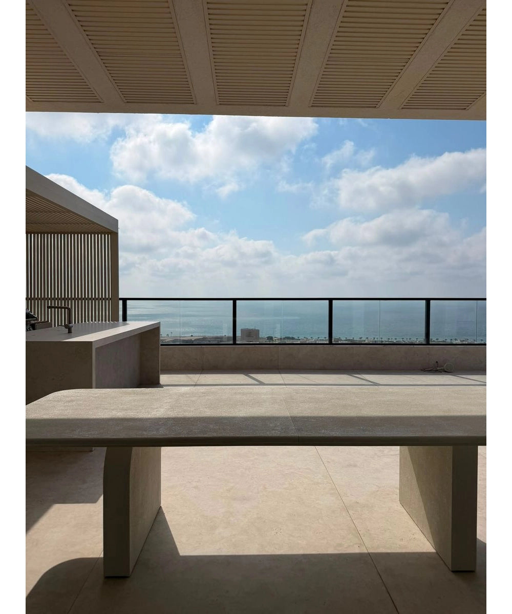 שולחן אוכל עץ בציפוי צביעה מינרלית NUVIA