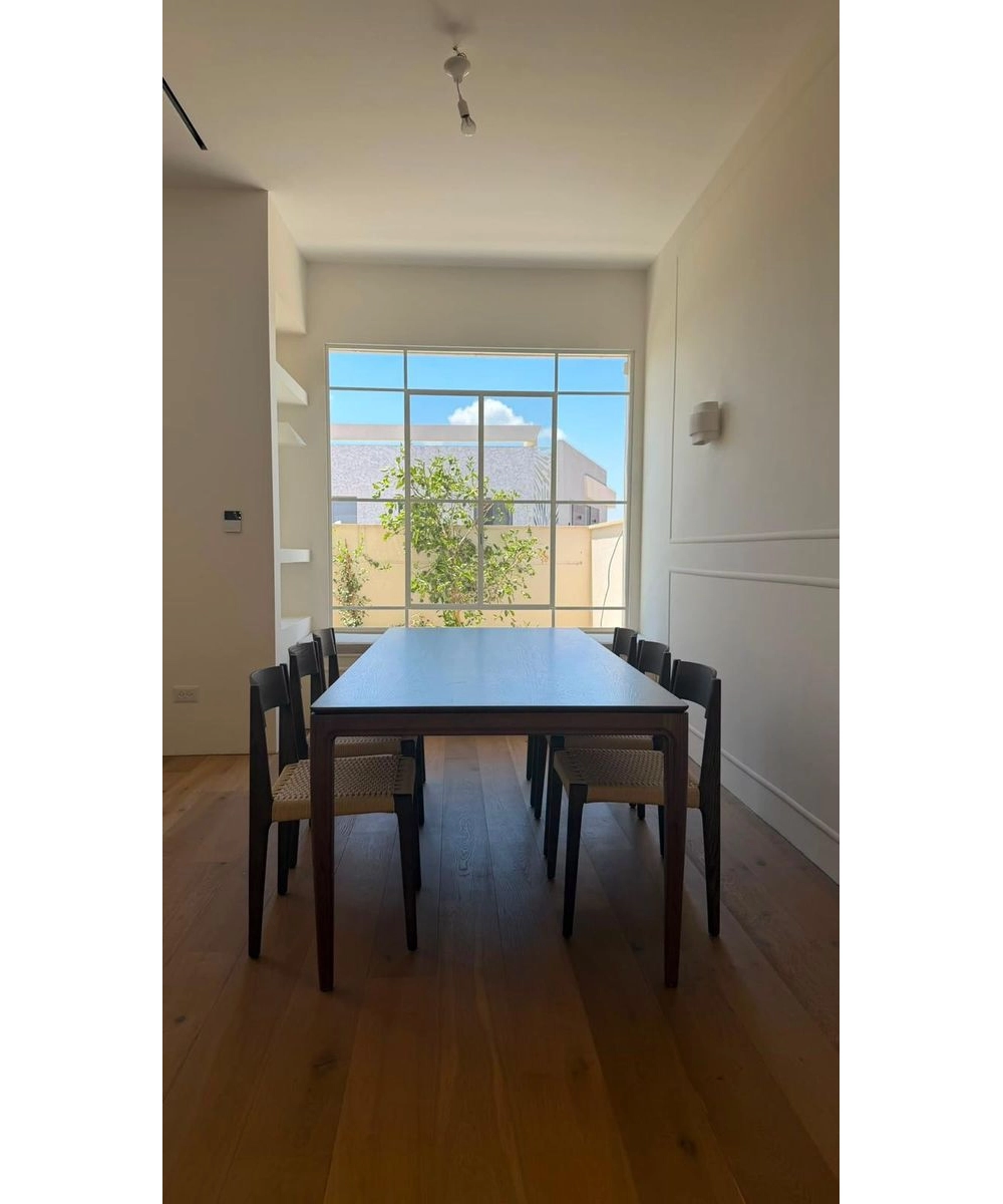 Alternative view of שולחן אוכל PRAT