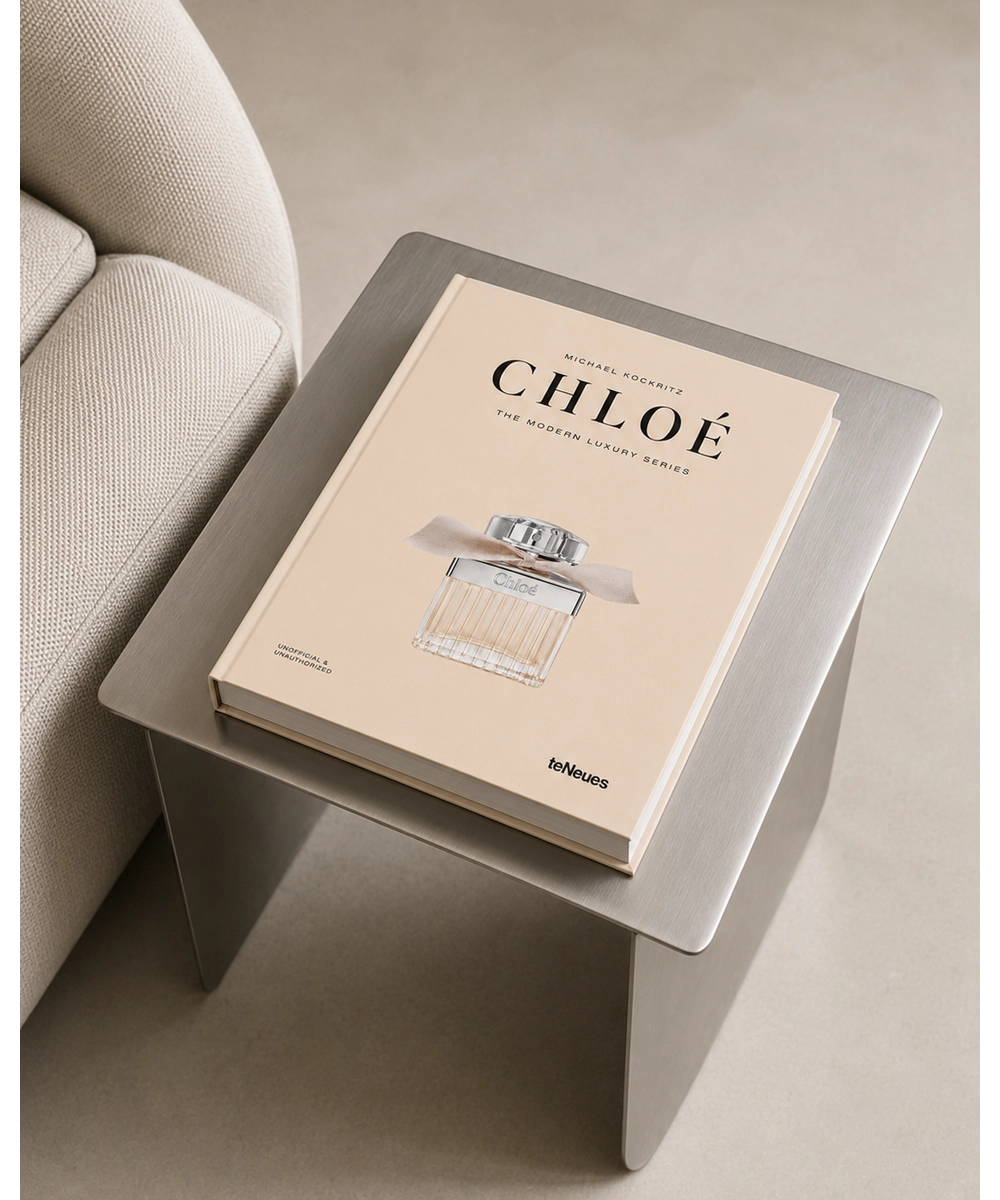 Alternative view of ספר 'CHLOE